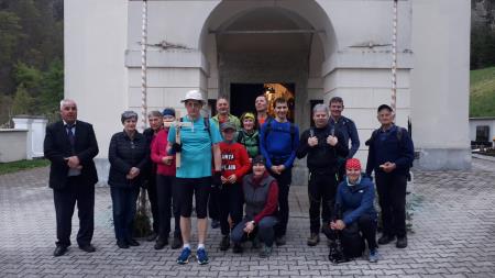 OD SVETNIKA DO SVETNIKA Z GOSTOLJUBNIMI KOKRJANI